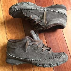 💥3 for $30      Lined sued booties by sketchers